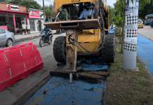 Contratista repara daños en ciclovía de la carrera Segunda