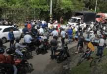 Bloqueo de pescadores artesanales paralizó vía al norte del Huila durante 12 horas